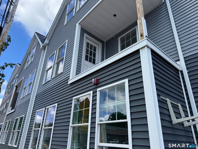 Building Photo - 1085 Whalley Ave