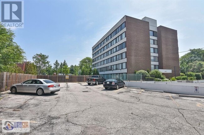 Building Photo - 2144 Pelissier St