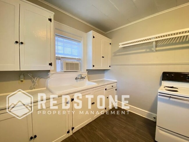 Building Photo - 326 W Kime St