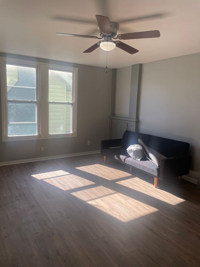 Building Photo - Knoxville 37914 - 3 bedroom, 1.5 bath home...