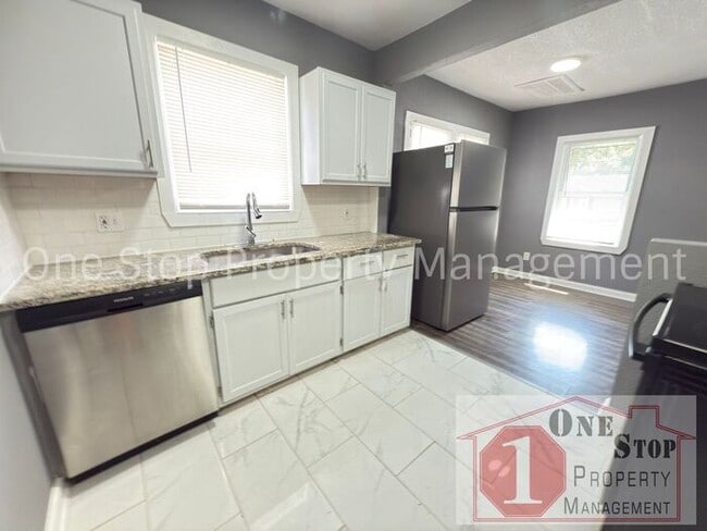 Building Photo - Beautiful 3 Bedroom 1 Bathroom Home in Kansas City!
