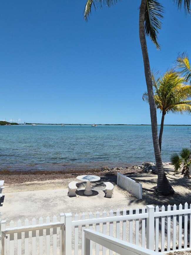 Foto del edificio - 55 Boca Chica Rd