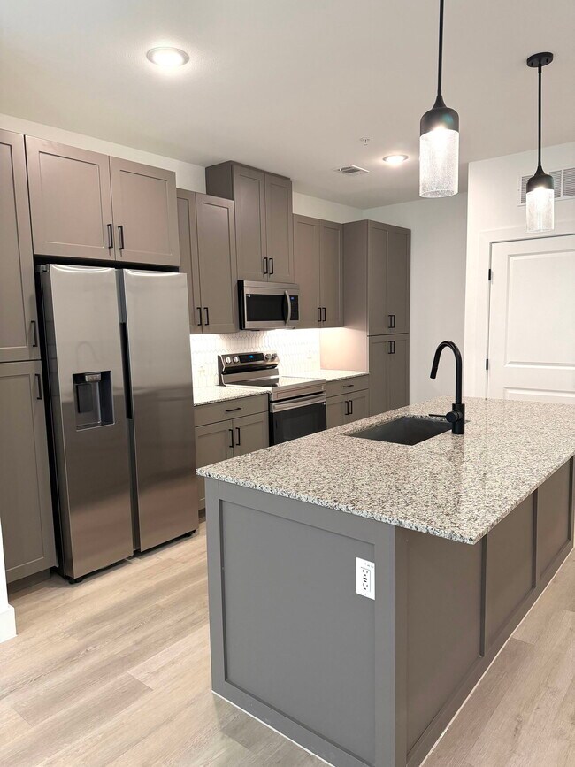 Building Photo - 16601 Braker Ln