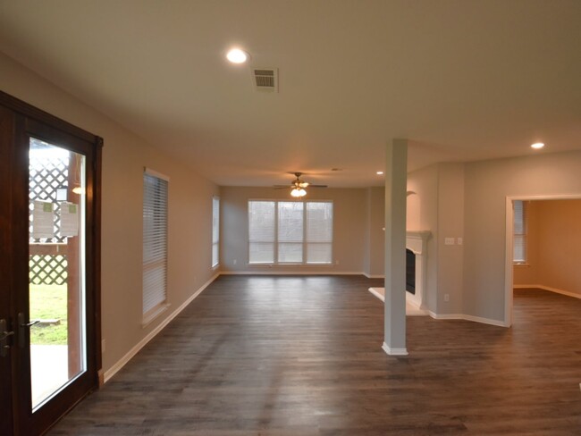 Building Photo - 11721 Bobcat Dr