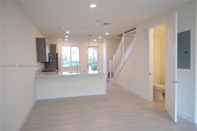 Foto del edificio - 6416 NW 102nd Ct