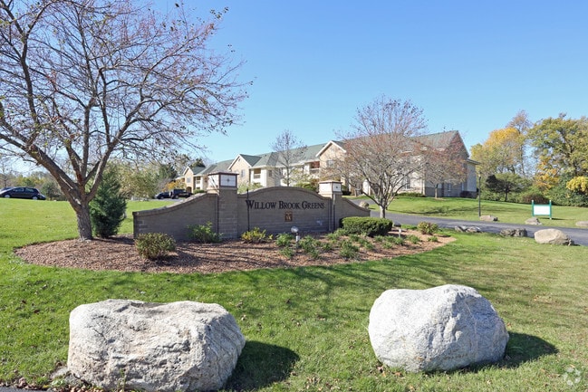 Building Photo - Willow Brook Greens