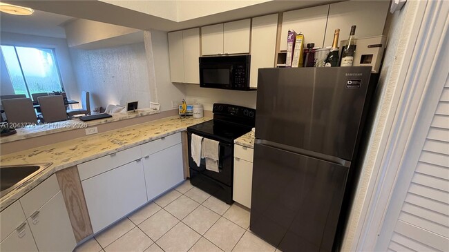 Building Photo - 735 SW 148th Ave