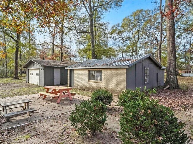 Building Photo - 3 Bedroom Single Family Home in Cleveland