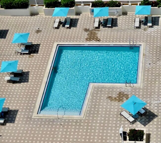 Foto del edificio - 5701 Collins Ave