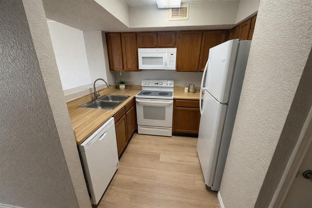 Foto del edificio - 9801 Walnut St