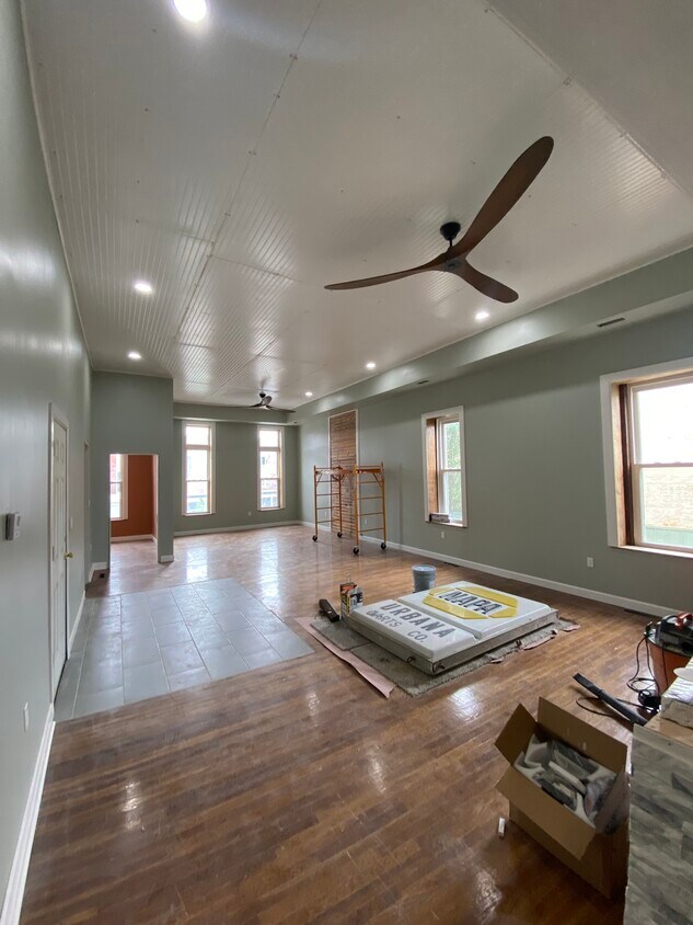Foto principal - 126 S Springfield St