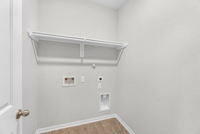 Foto del edificio - 24430 Piney Harbor Ln