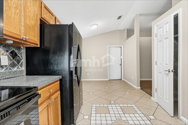 Foto del edificio - 9261 Redtail Dr