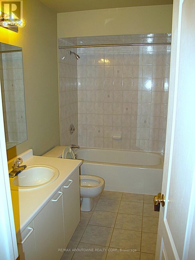 Building Photo - 1160 Westview Terrace