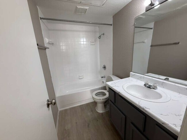 Foto del edificio - 8801 Glencrest Management Co LLC