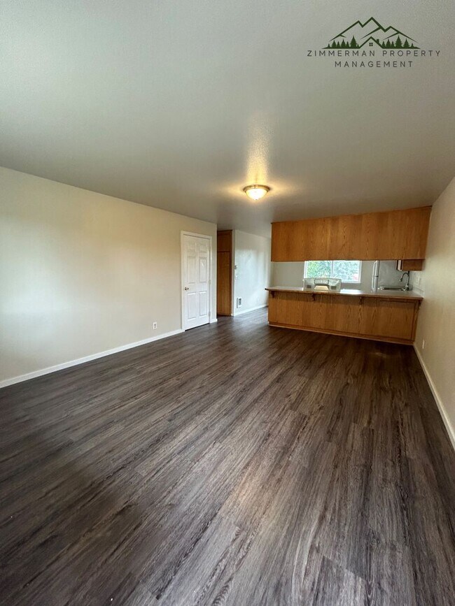 Building Photo - 427 S 58th St