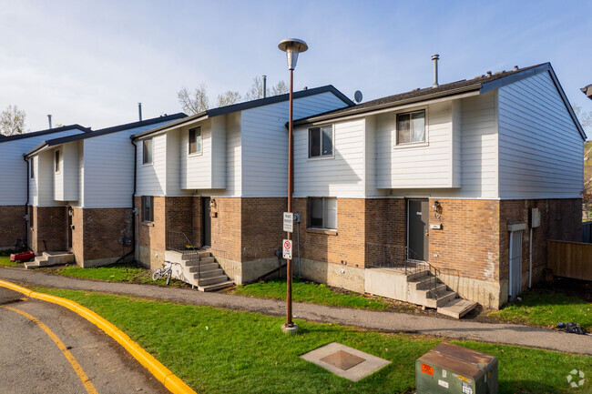 Building Photo - Bow River Townhomes