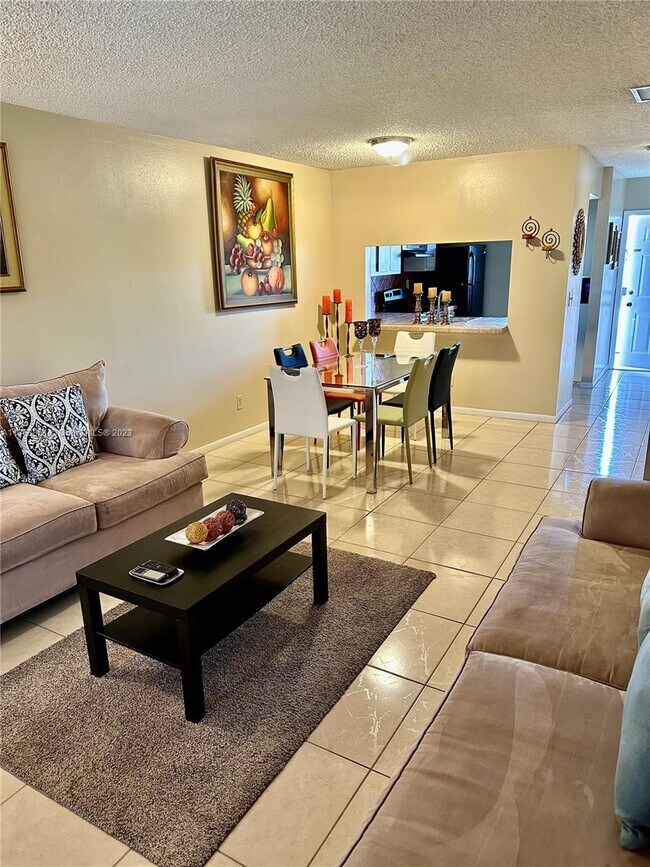Foto del edificio - 10628 NW 10th St