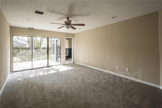 Foto del edificio - 535 Enchanted Ln