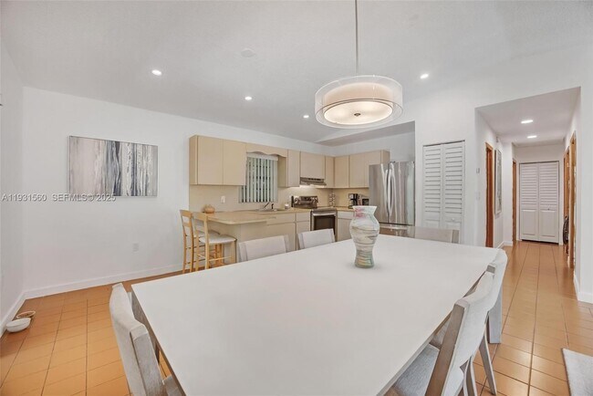 Foto del edificio - 139 N Bay Harbor Dr