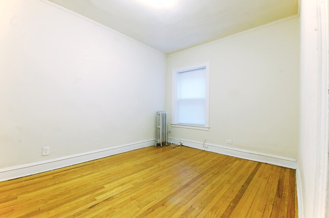 Building Photo - 1337 W Touhy Ave