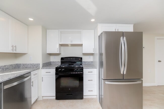 Building Photo - 53 St Germain St