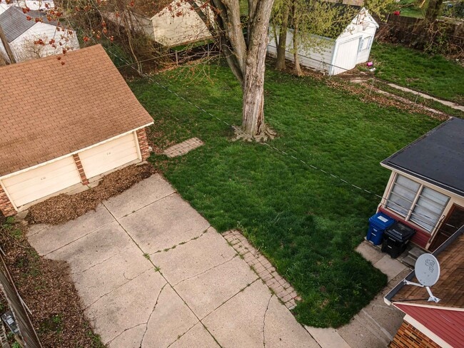 Building Photo - 3 Bedroom - 2.5 Bath - Redford - $1425
