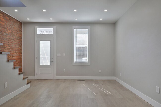 Building Photo - EAST FRANKLINTON ARTIST DISTRICT!  SUNNY N...