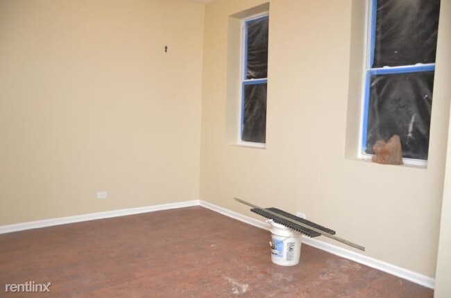 Building Photo - 1522 W Augusta Blvd