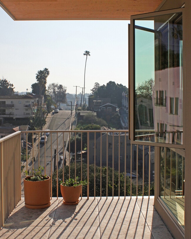 Building Photo - SuperBungalows™ on Marathon Street
