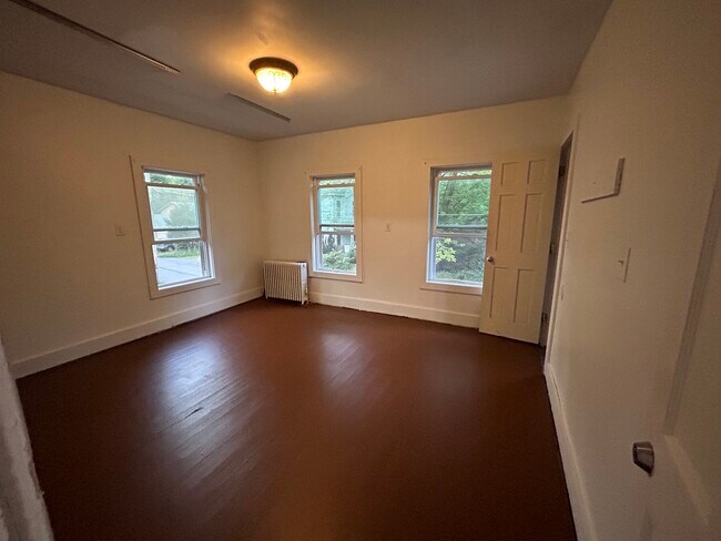 230 sq fr Bedroom with walk-in closet - 30 Wall St