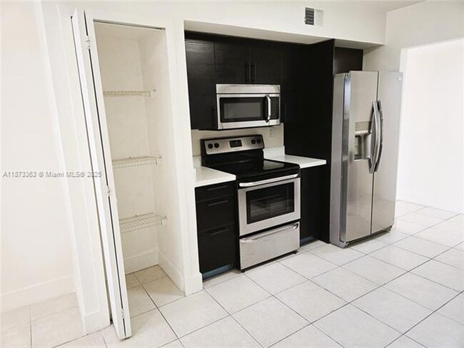 Foto del edificio - 8517 NW 7th St