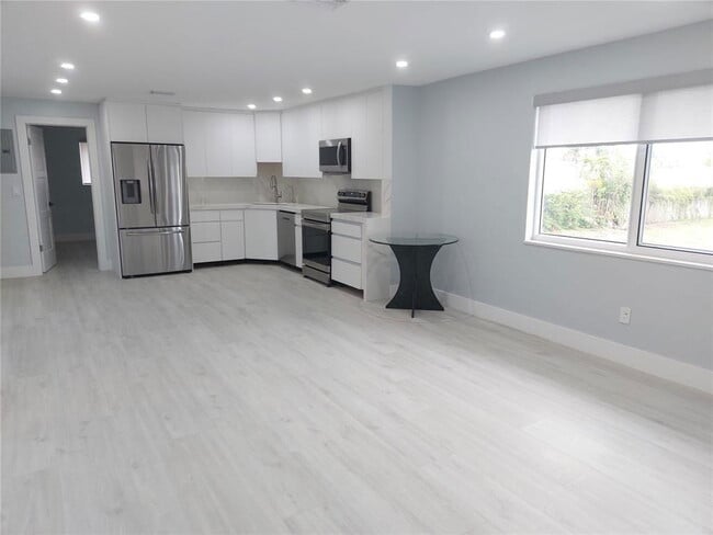 Building Photo - 2115 NE 37th Dr