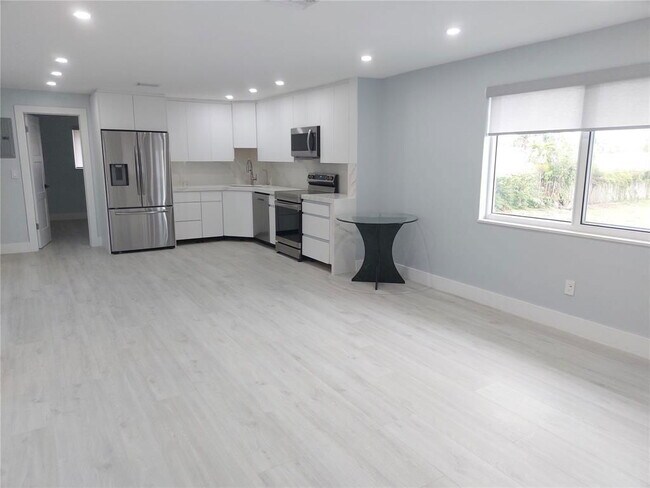 Foto del edificio - 2115 NE 37th Dr