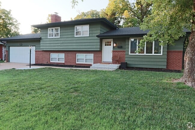 Building Photo - 6716 E Farmview St