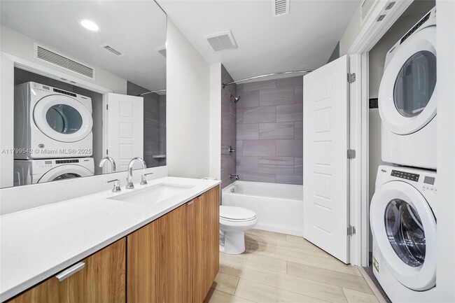 Foto del edificio - 555 NE 8th St