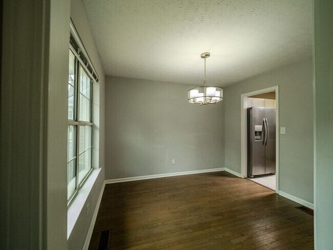 Building Photo - 2707 Sanibel Ln SE