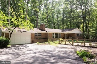 Building Photo - 2710 Hidden Valley Rd