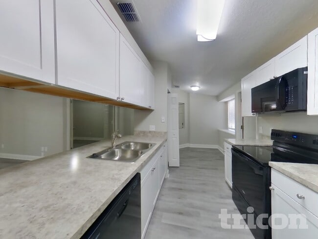 Building Photo - 8127 Creedmoor Dr