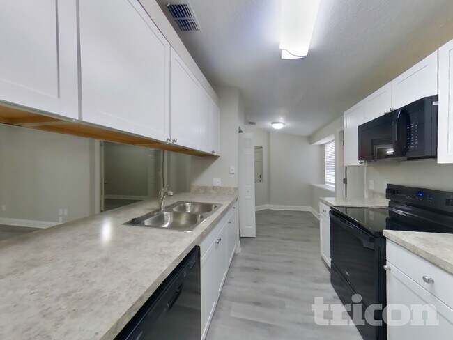 Foto del edificio - 8127 Creedmoor Dr