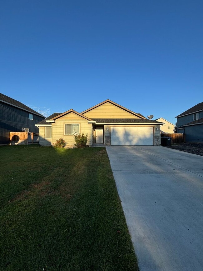 Building Photo - 3412 W Glenmoor Dr