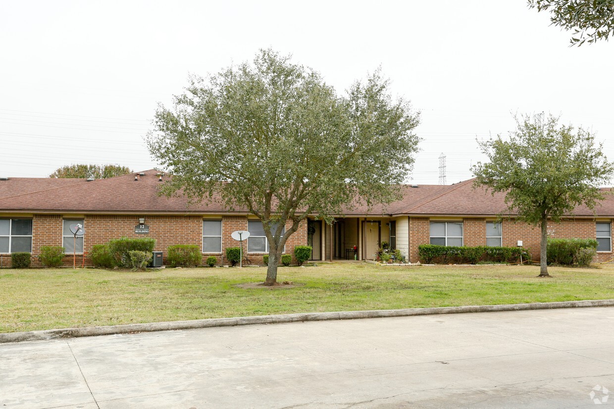 Apartment Building - Simmons Gardens