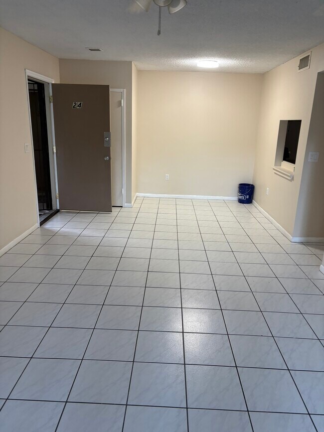 Building Photo - 3274 S Semoran Blvd