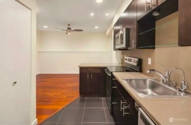 Foto del edificio - 6547 42nd Ave SW