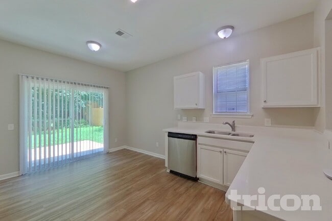 Foto del edificio - 5400 Peachwood Dr