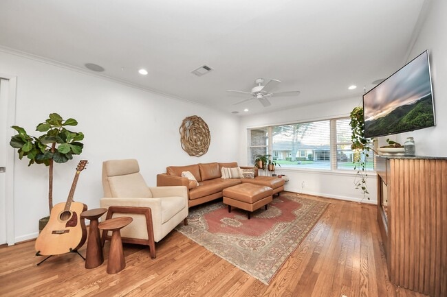 Building Photo - 411 Venice St