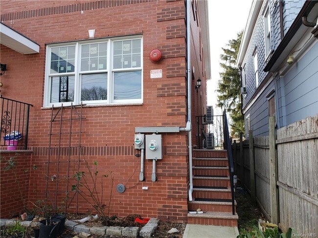 Building Photo - 281 William Ave