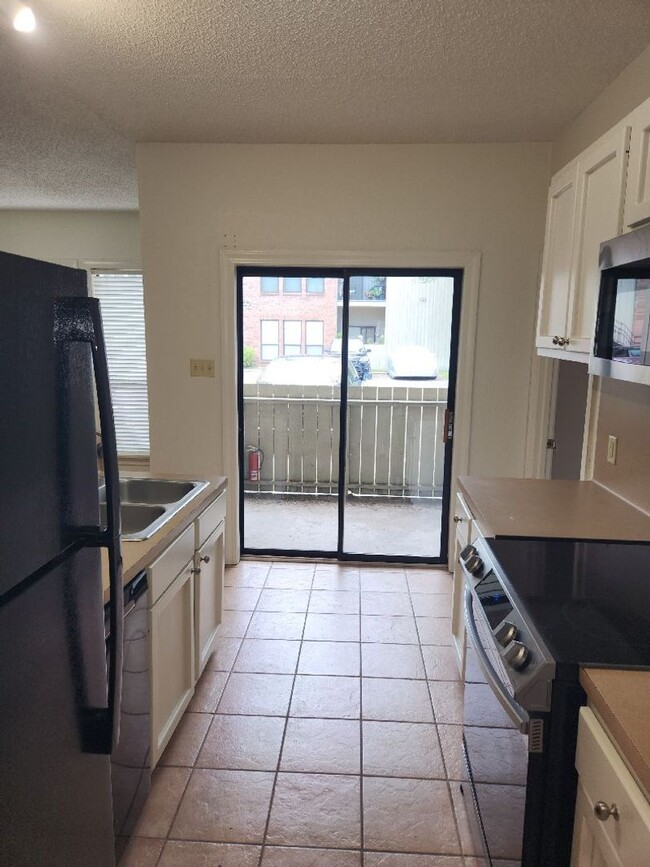 Building Photo - 2BR/2BA Condo Old Goodwood Landing