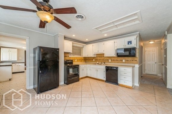 Foto del edificio - NOW AVAILABLE! - 3201 North Ashland Avenue...