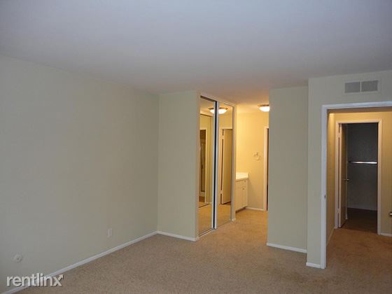 Building Photo - 211 N Valley St